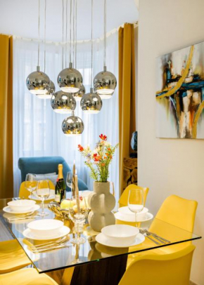 Designer Luxury Home Next To Dohany Synagogue with Balcony